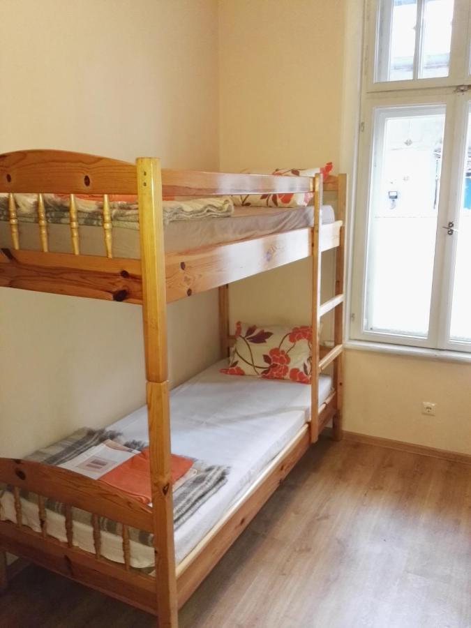 Interhost Guest Rooms And Apartments Sofia Luaran gambar