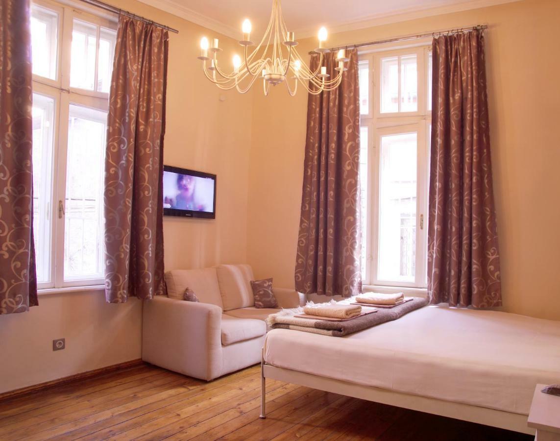 Interhost Guest Rooms And Apartments Sofia Luaran gambar